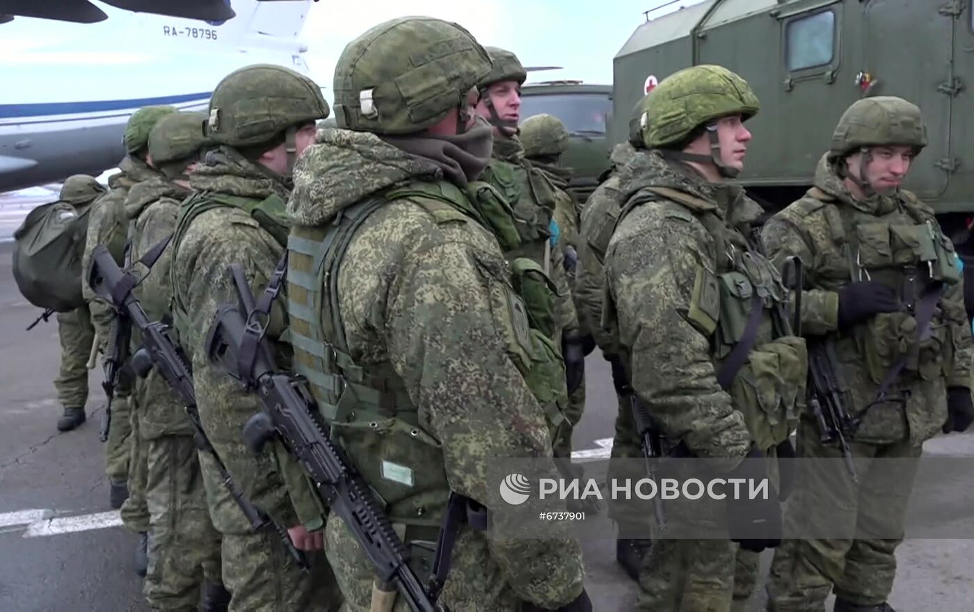 Продолжается переброска основных сил российских миротворцев ОДКБ в Казахстан