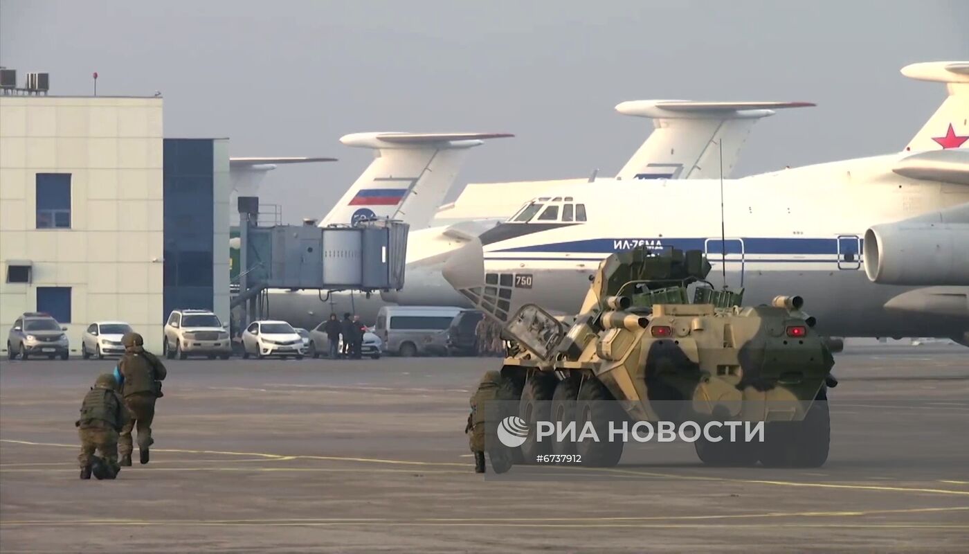 Продолжается переброска основных сил российских миротворцев ОДКБ в Казахстан