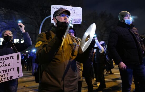 Акция против "антиковидных" мер в Гамбурге