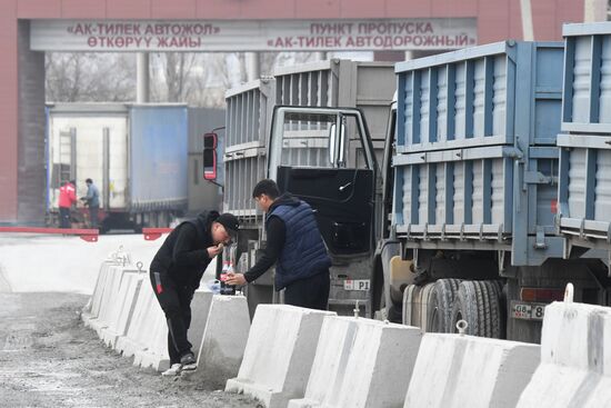 Пункт пропуска "Ак-Тилек автодорожный" на киргизско-казахской границе