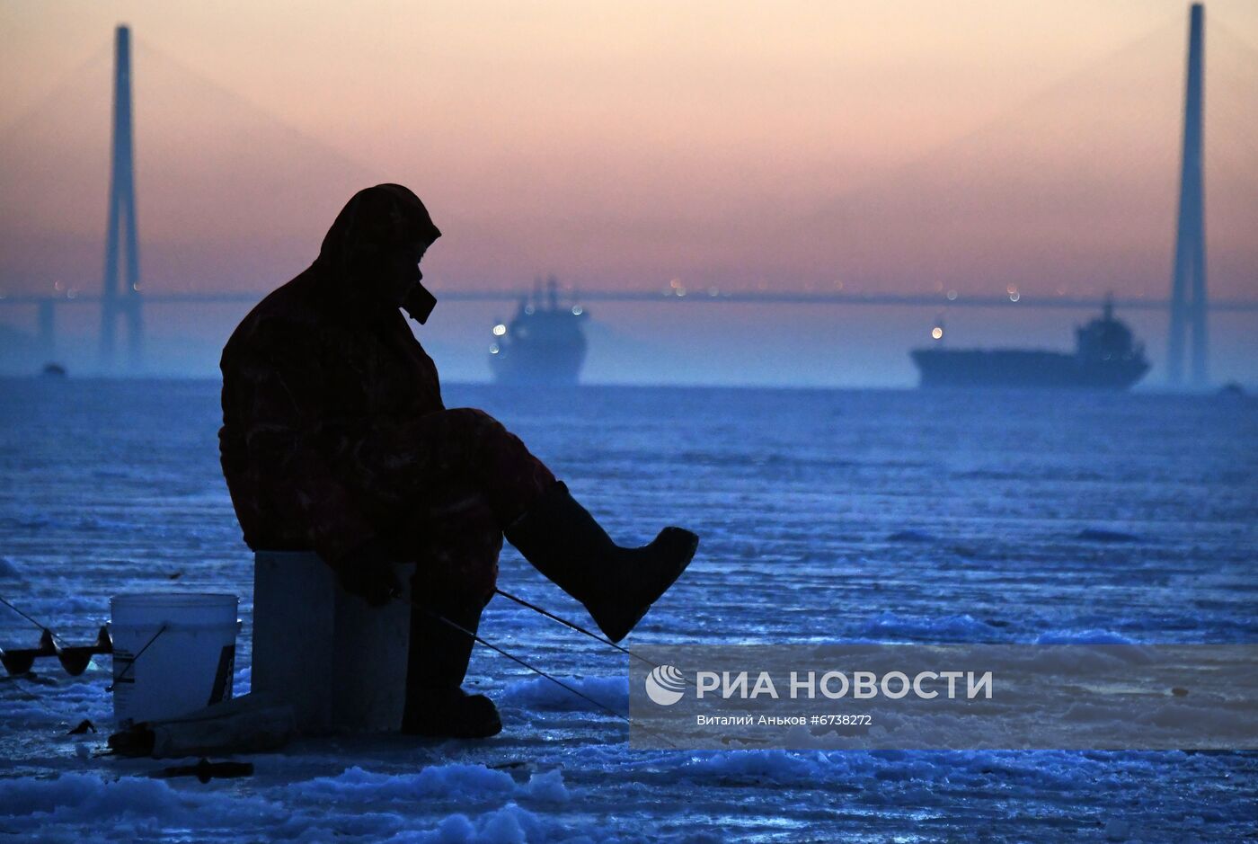 Любительский лов наваги у Токаревского маяка во Владивостоке