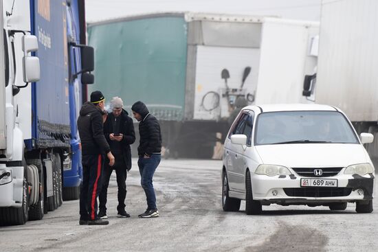 Пункт пропуска "Ак-Тилек автодорожный" на киргизско-казахской границе