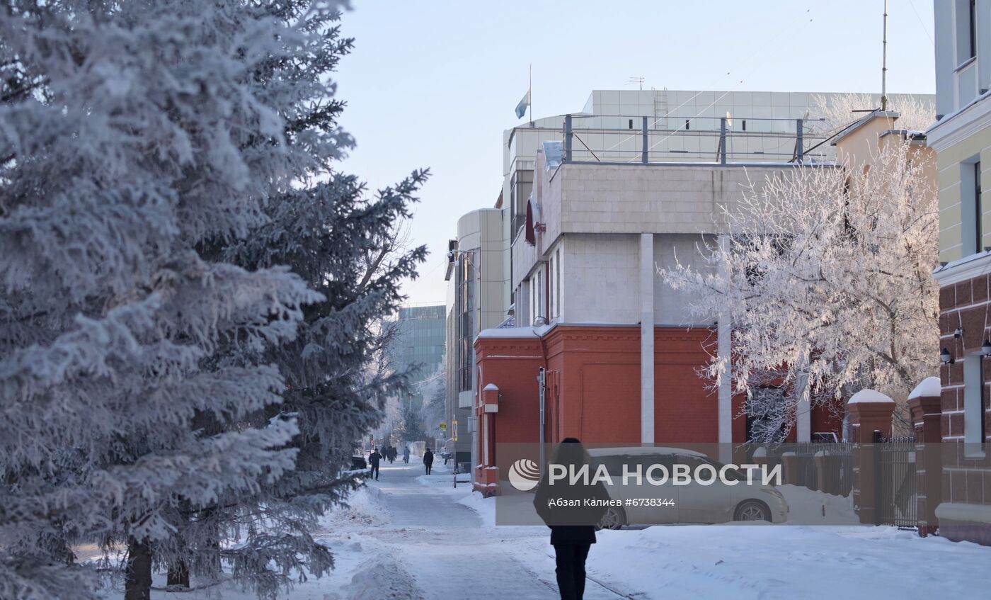 Траур по погибшим во время беспорядков в Казахстане 