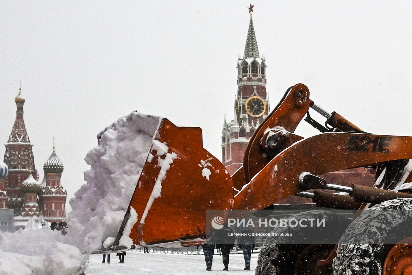 Снег в Москве