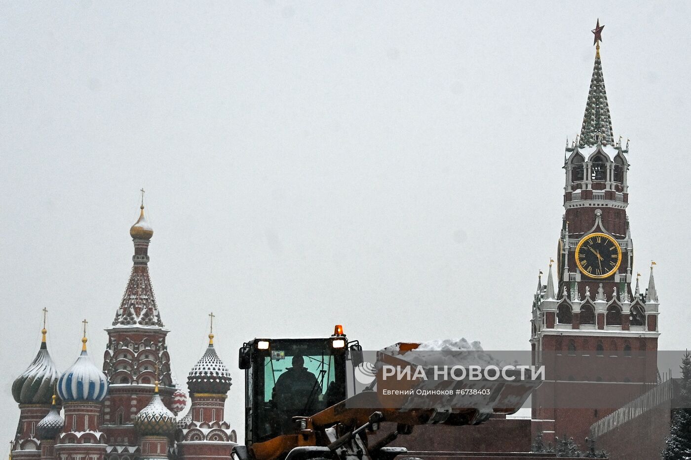 Снег в Москве