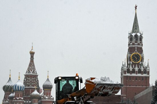 Снег в Москве