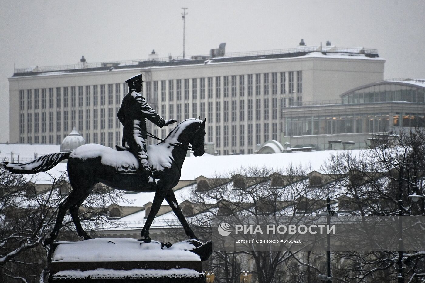 Снег в Москве