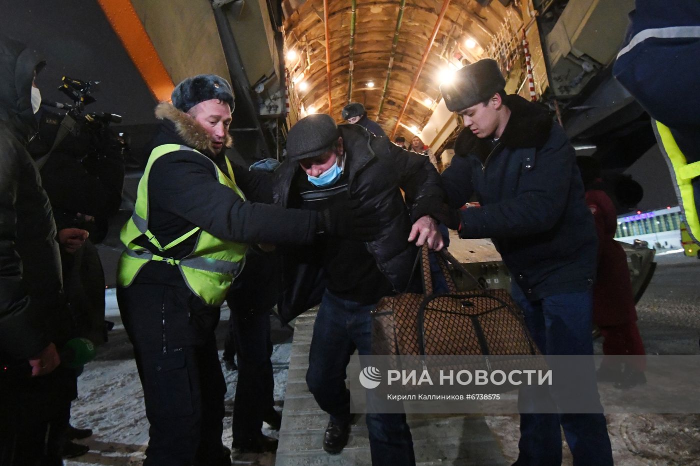 Российские военные эвакуировали граждан РФ и других стран из Казахстана