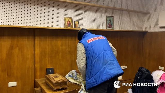МХАТ им. М.Горького вернул ковчег с мощами и две иконы храму