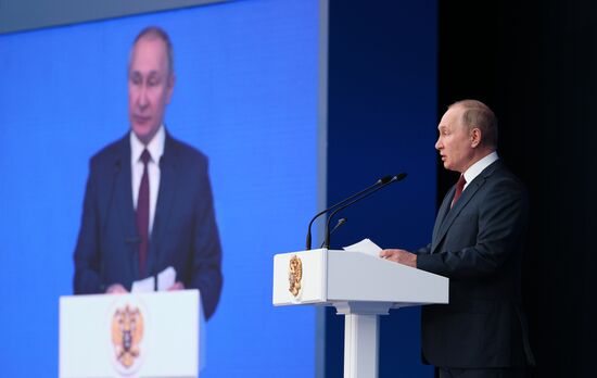 Президент РФ В. Путин принял участие в торжественном заседании, посвящённом 300-летию прокуратуры