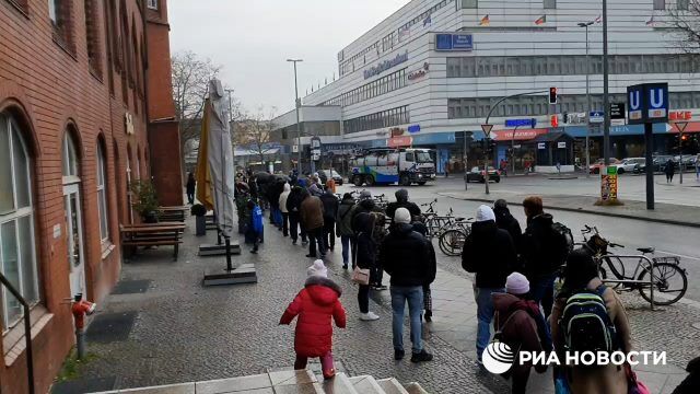 Очередь в Берлине в центр тестирования на коронавирус