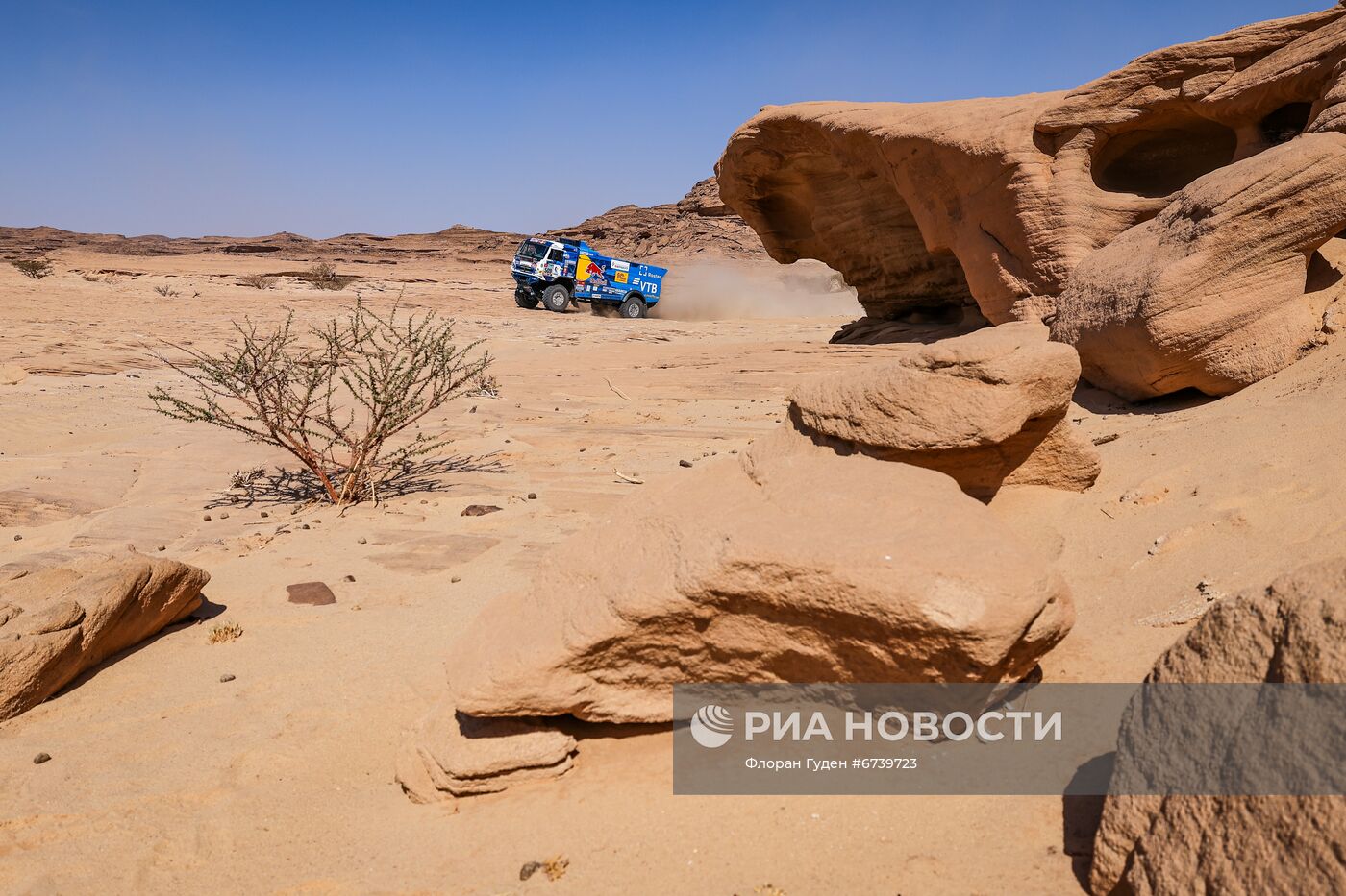 Выступление спортивной команды "КАМАЗ-мастер" на ралли-марафоне "Дакар"