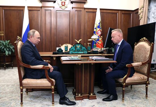 Президент РФ В. Путин встретился с главой компании "Уралхим" Д. Мазепиным