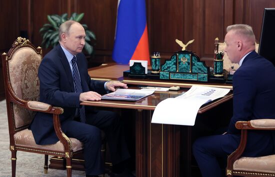 Президент РФ В. Путин встретился с главой компании "Уралхим" Д. Мазепиным