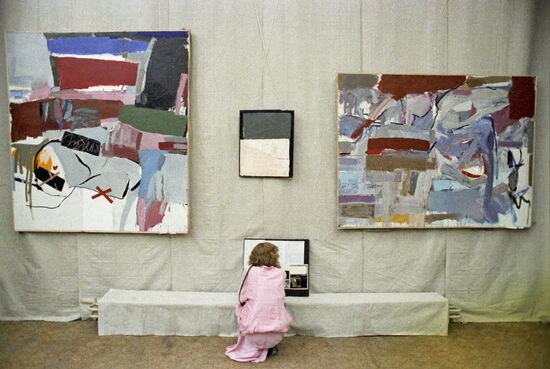 Выставка "От неофициального искусства к перестройке" в Ленинграде