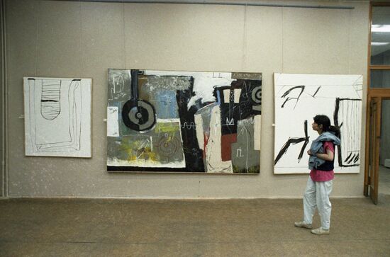 Выставка "От неофициального искусства к перестройке" в Ленинграде