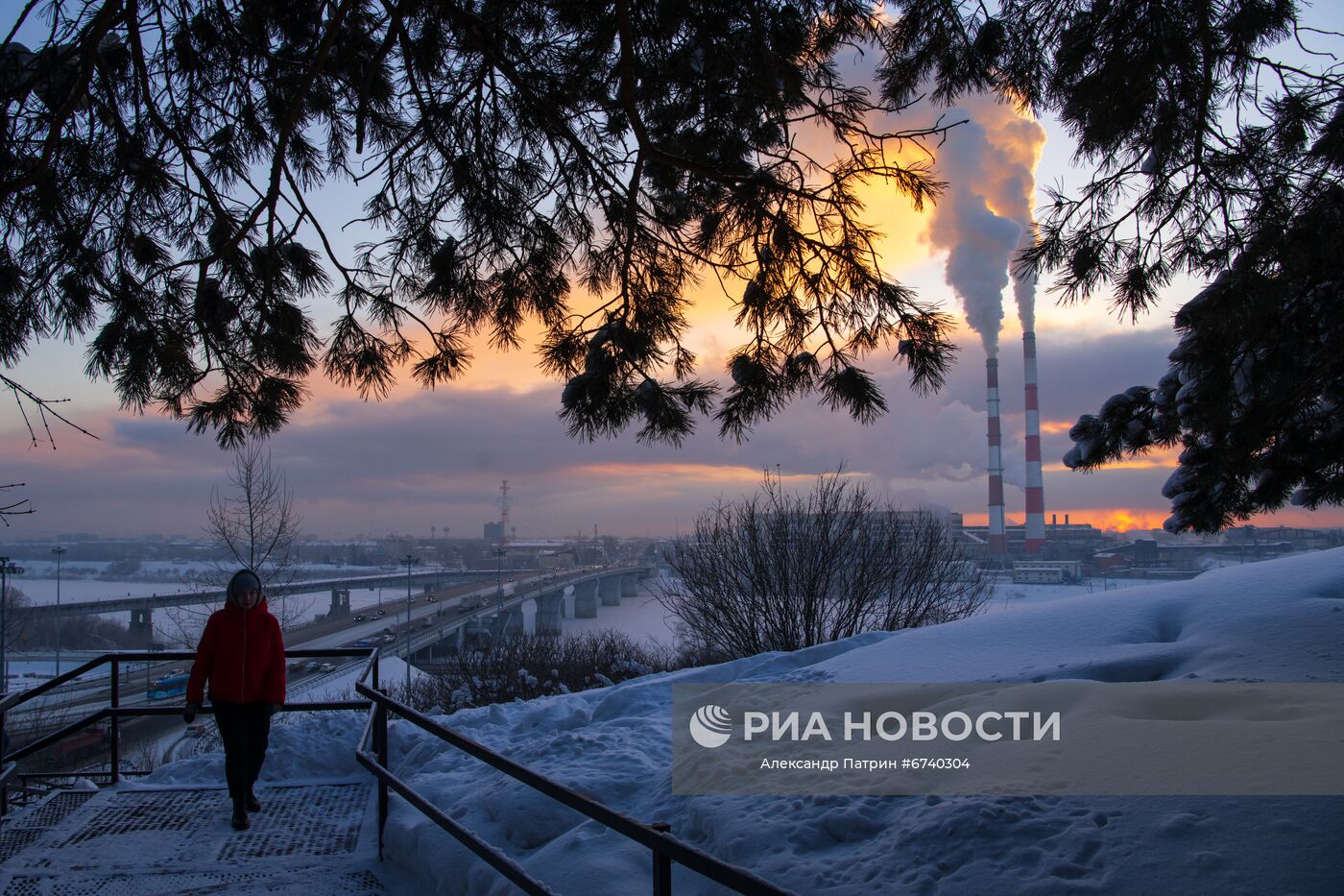 Кузнецкий мост через реку Томь в Кемерове. Место: Россия, Кемерово. Автор: Александр Патрин/РИА Новости. Города России. Кемерово