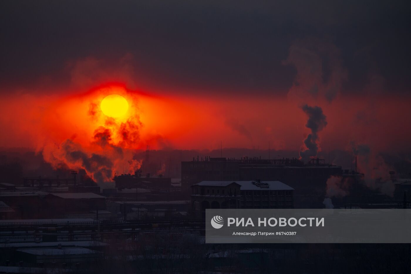 Закат в Кемерове. Место: Россия, Кемерово. Автор: Александр Патрин/РИА Новости. Города России. Кемерово