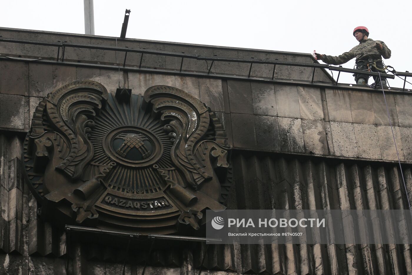 Восстановительные работы после беспорядков в Алма-Ате