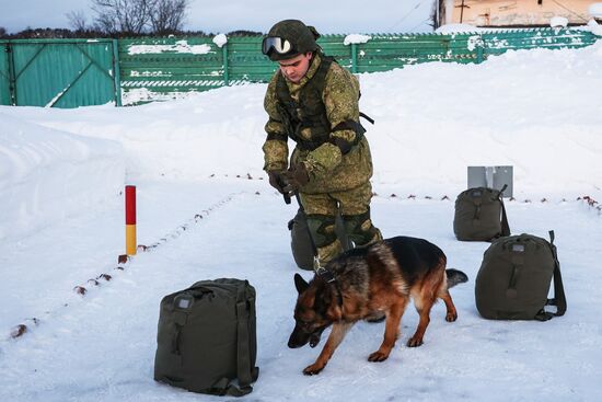 Практические занятия с военнослужащими морского инженерного полка Северного флота