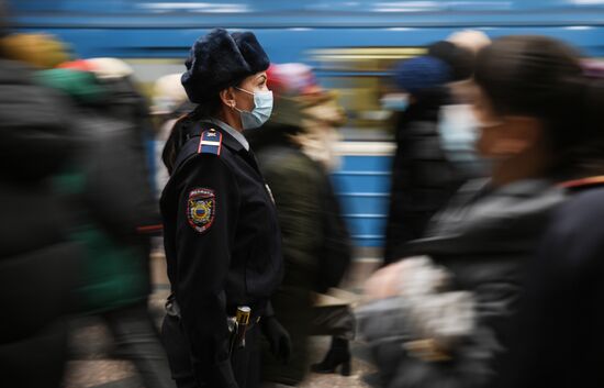 Рейд по соблюдению масочного режима в метро Новосибирска