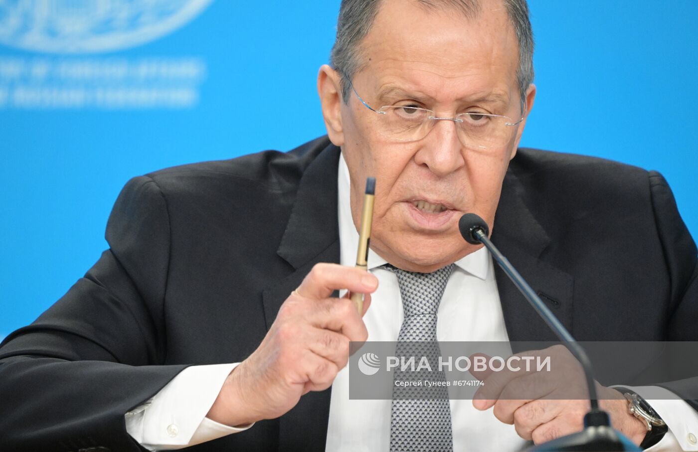 Министр иностранных дел РФ Сергей Лавров на пресс-конференции по итогам деятельности МИД в 2021 году по итогам деятельности МИД в 2021 году. Место: Россия, Москва. Автор: Сергей Гунеев/РИА Новости. Пресс-конференция главы МИД РФ С. Лаврова
