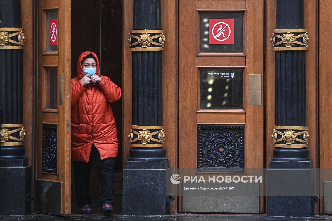 Соблюдение масочного режима в Москве 