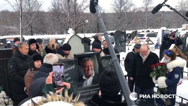 На Троекуровском кладбище открыли памятник Грачевскому