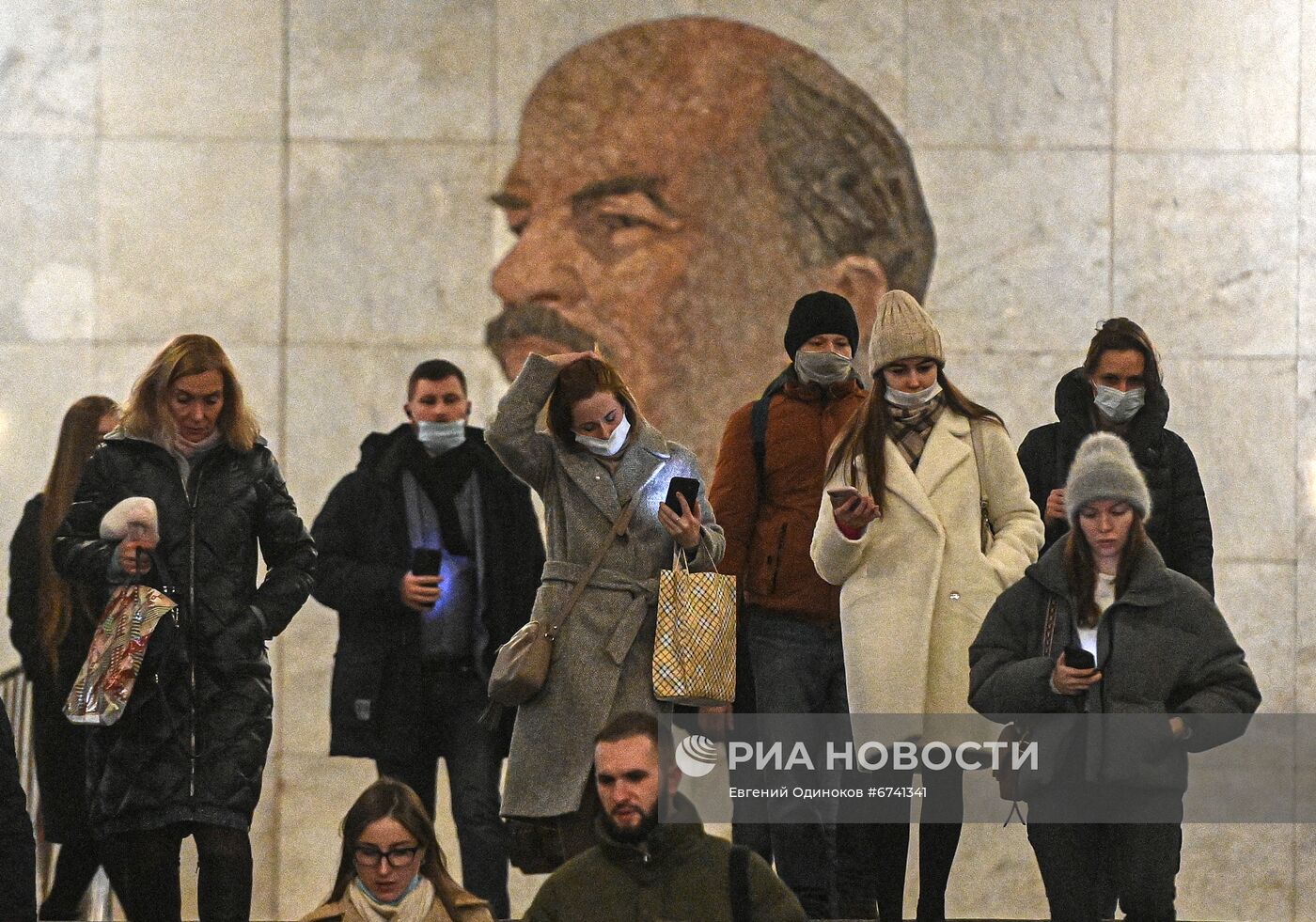 Соблюдение масочного режима в Москве 