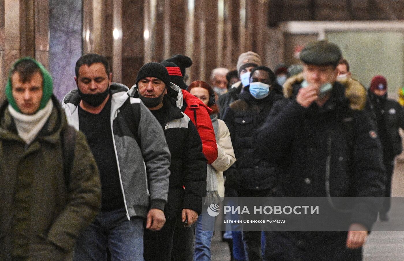 Соблюдение масочного режима в Москве 