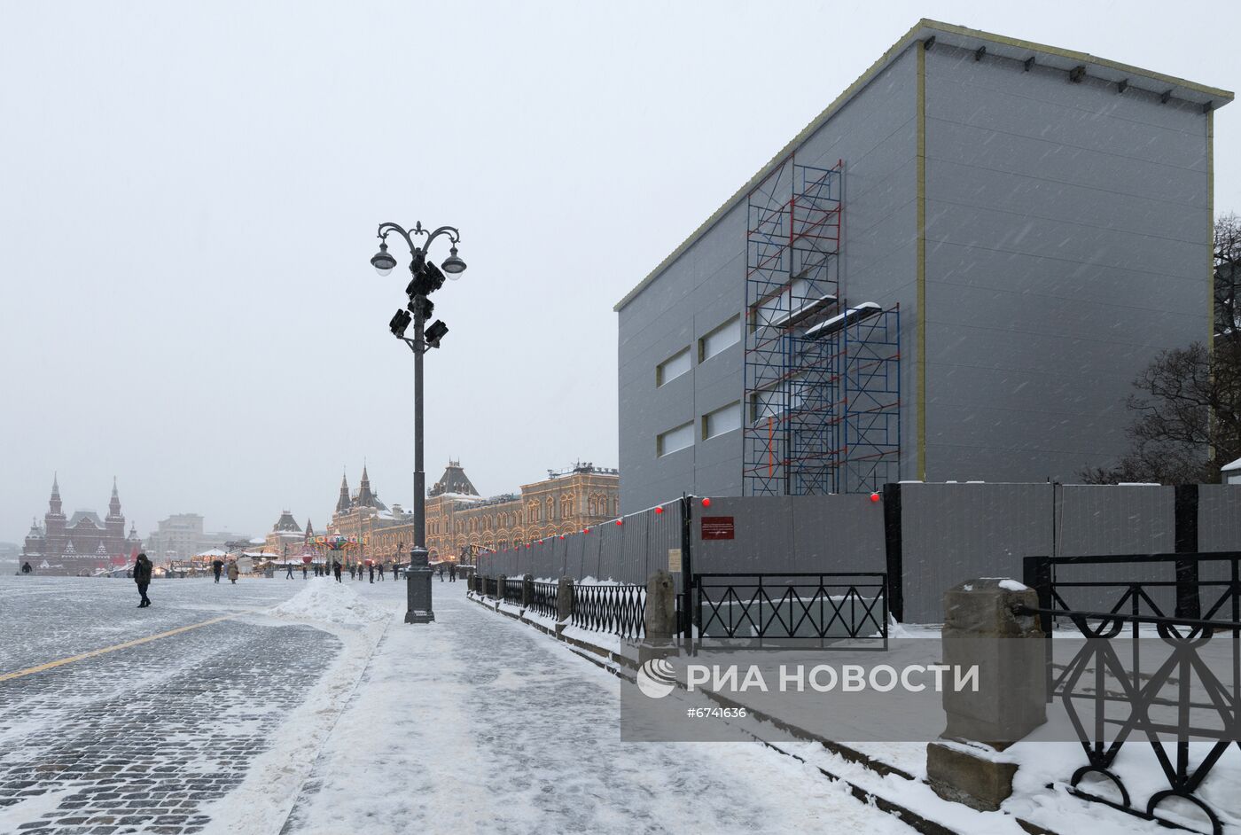 Началась реставрация памятника Минину и Пожарскому на Красной площади