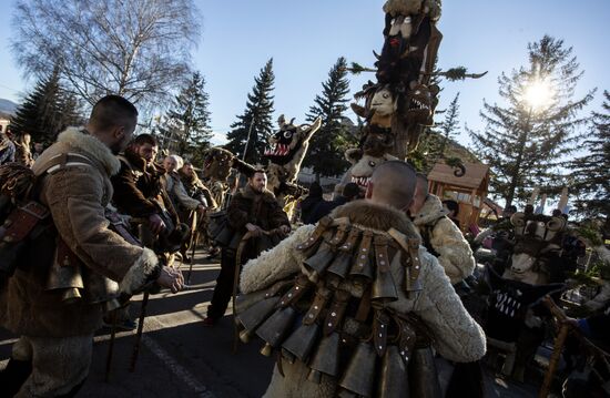 Фольклорный праздник Сурва в Болгарии