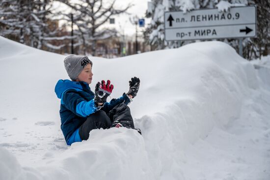 Последствия снежного циклона в Южно-Сахалинске