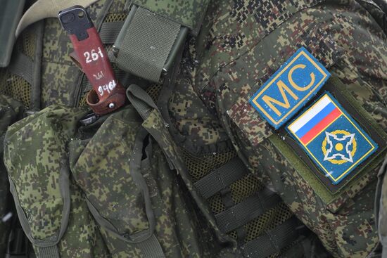 Прилет российских миротворцев из Казахстана на аэродром Чкаловский