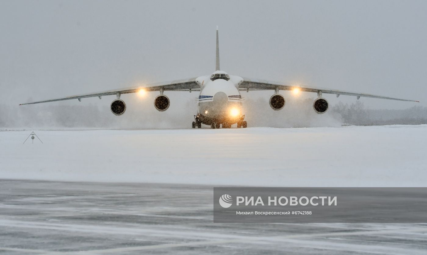 Прилет российских миротворцев из Казахстана на аэродром Чкаловский
