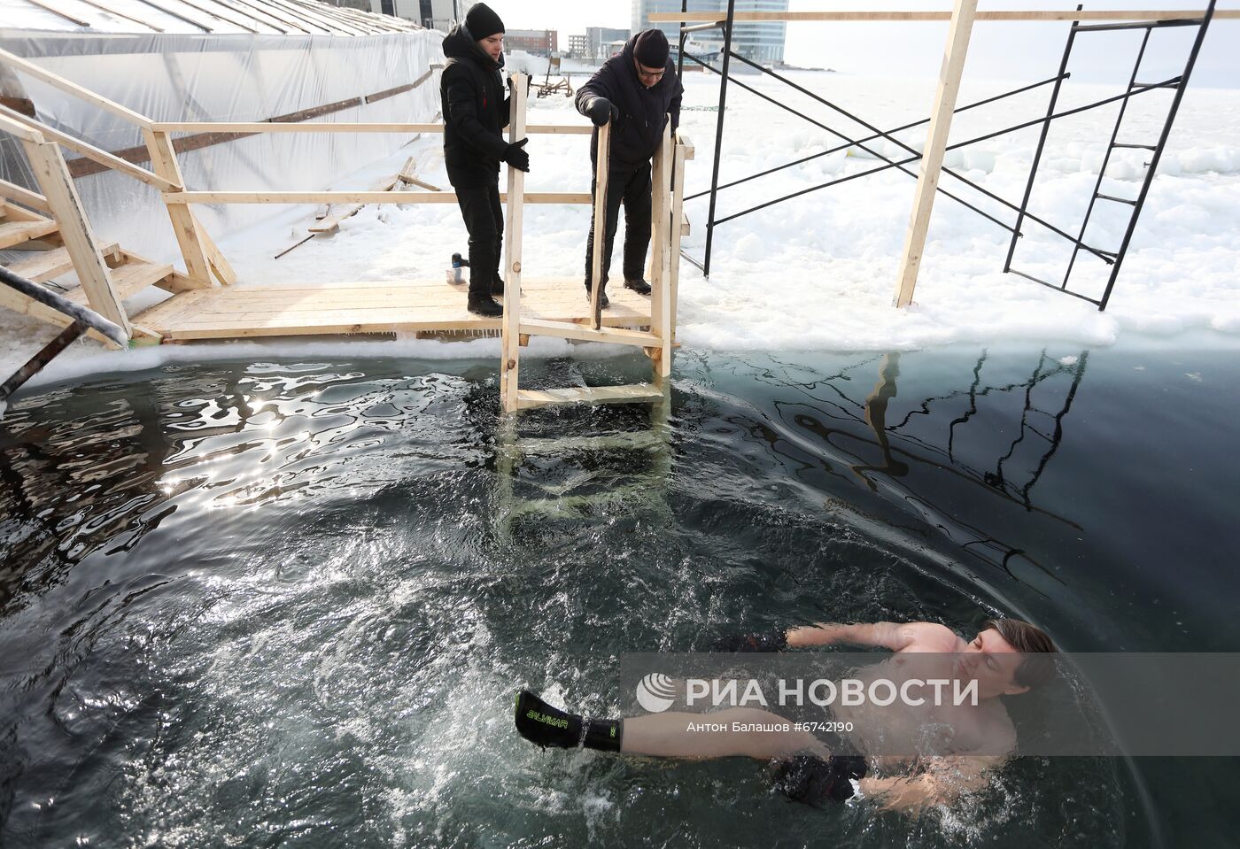 Подготовка купели к Крещению во Владивостоке