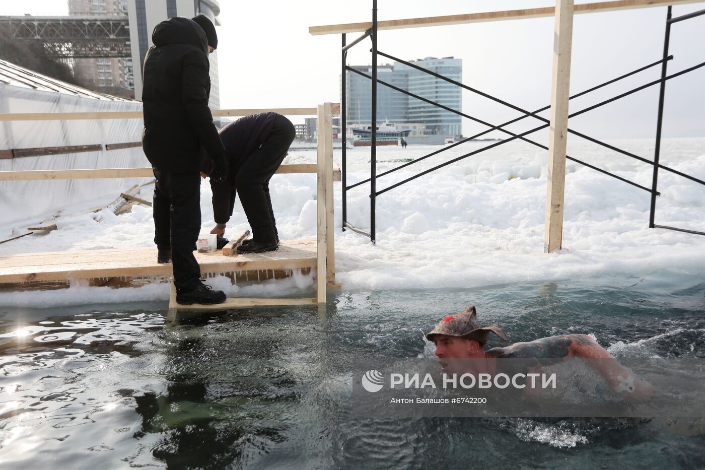 Подготовка купели к Крещению во Владивостоке