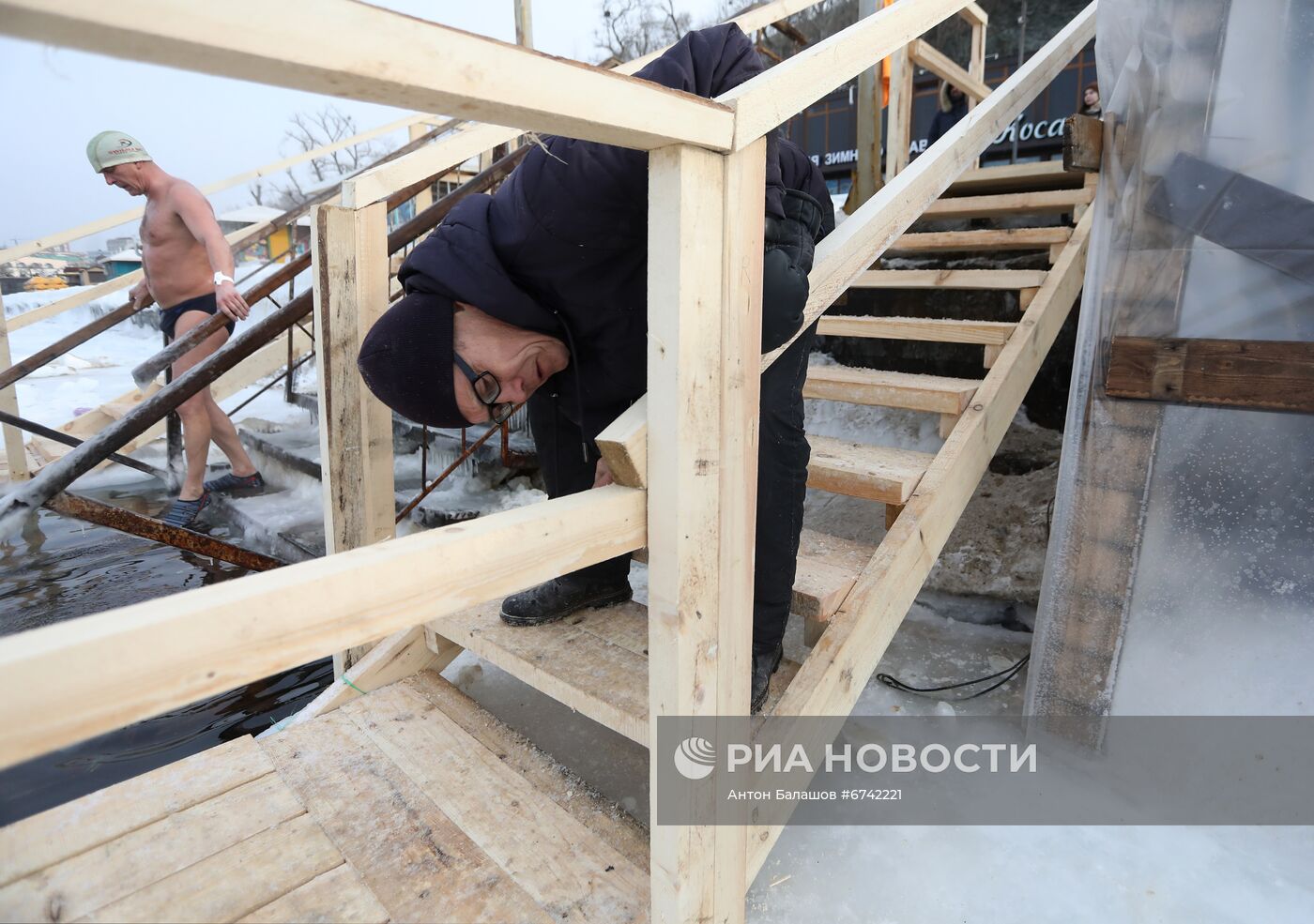 Подготовка купели к Крещению во Владивостоке