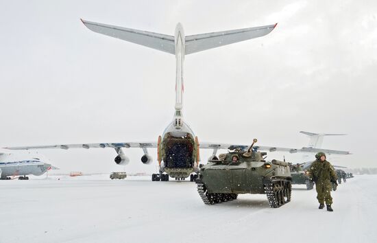 Встреча российских миротворцев ОДКБ на аэродроме Иваново-Северный