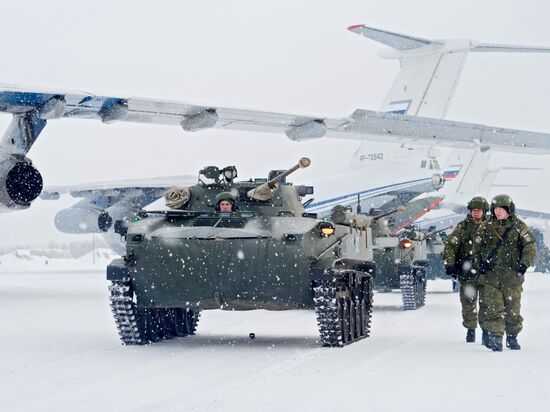 Встреча российских миротворцев ОДКБ на аэродроме Иваново-Северный