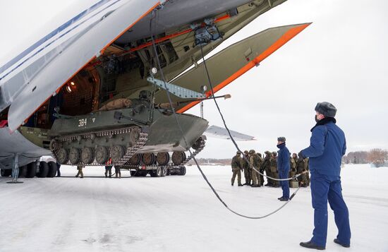 Встреча российских миротворцев ОДКБ на аэродроме Иваново-Северный