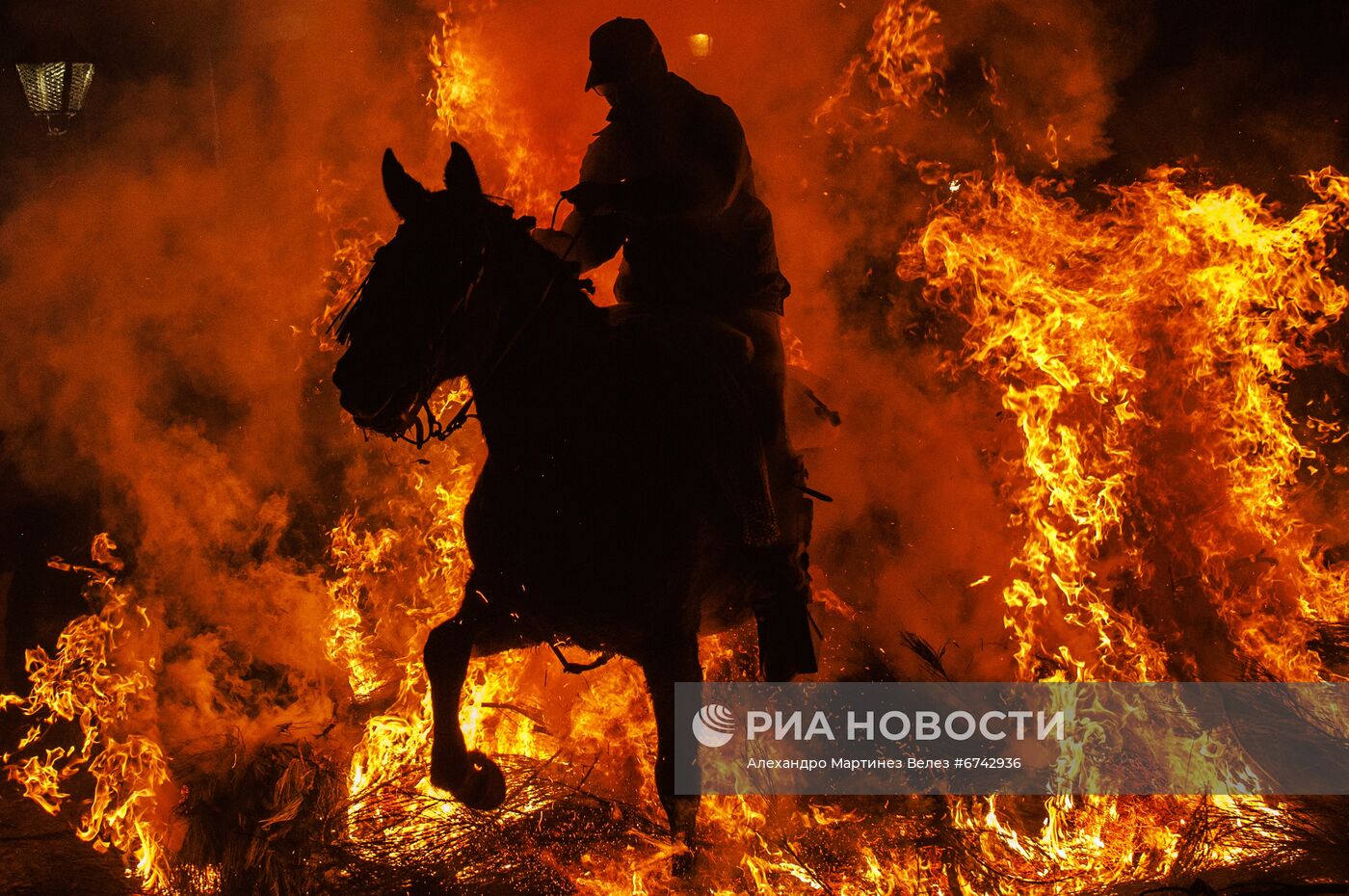 Традиционный праздник "Люминариас" в Испании	