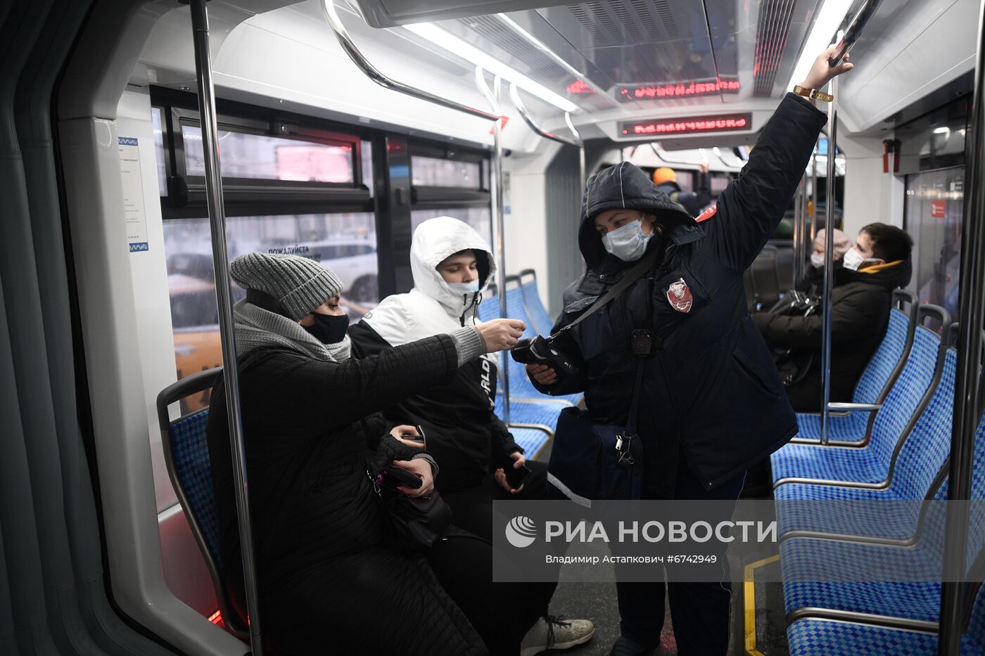 Проверка масочного режима в московском транспорте