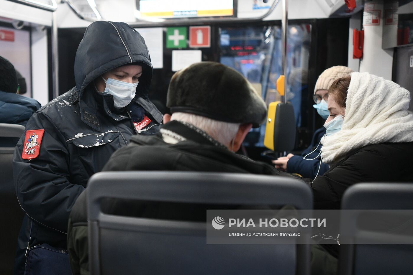 Проверка масочного режима в московском транспорте