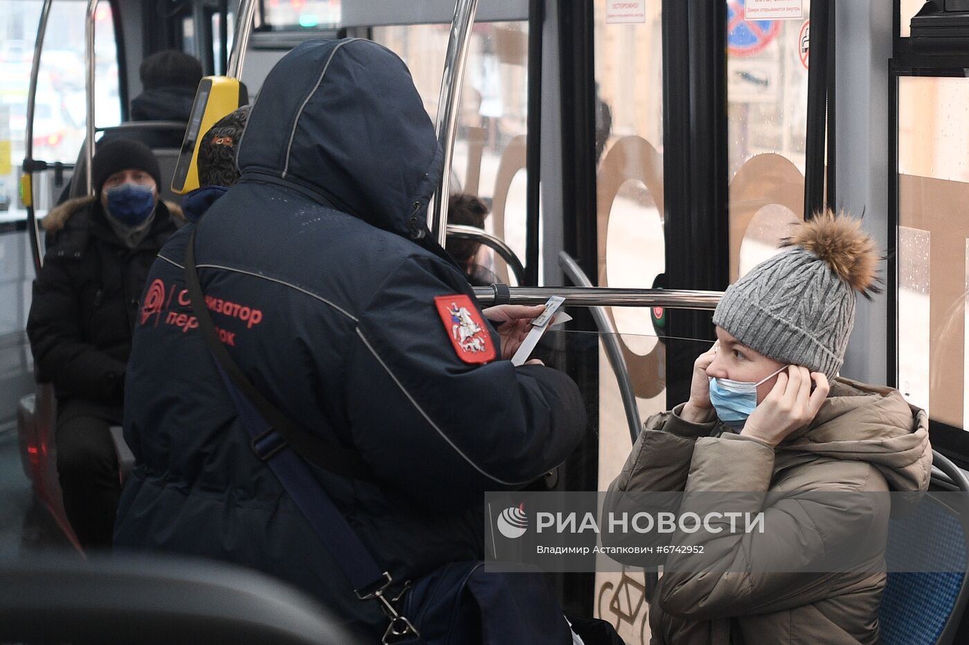 Проверка масочного режима в московском транспорте