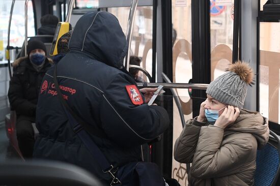 Проверка масочного режима в московском транспорте