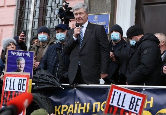 Бывший президент Украины П. Порошенко  прибыл в Киев