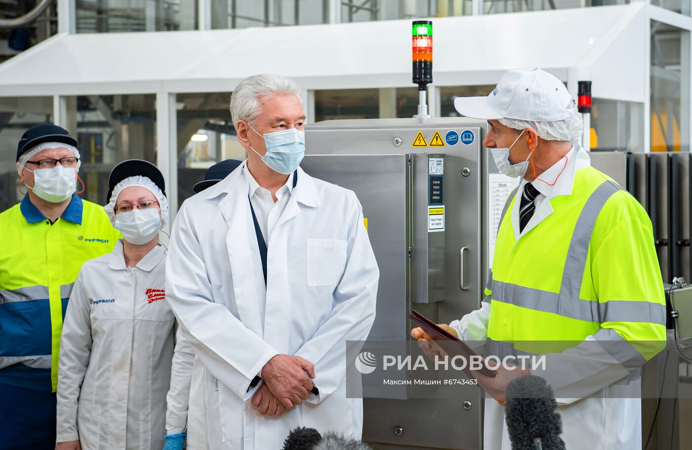 Мэр Москвы С. Собянин осмотрел новые линии по производству детского питания на Царицынском молочном комбинате