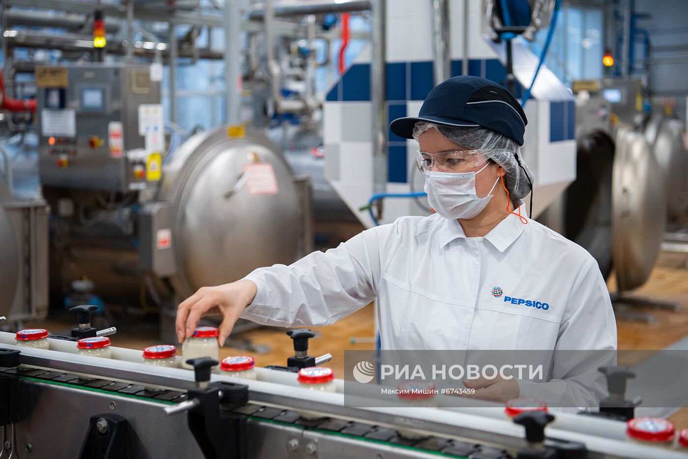 Мэр Москвы С. Собянин осмотрел новые линии по производству детского питания на Царицынском молочном комбинате