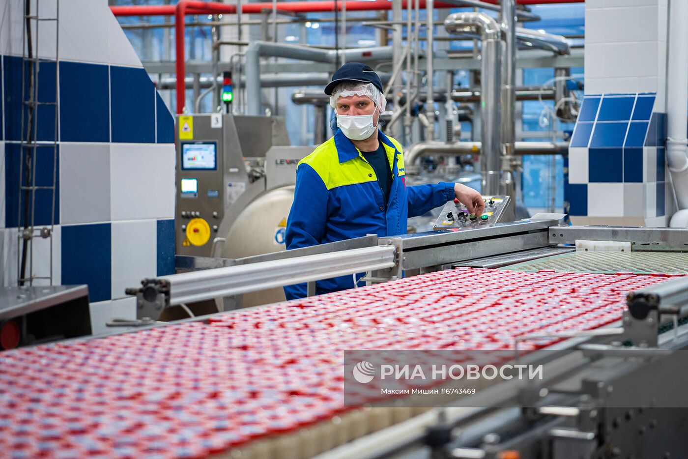 Мэр Москвы С. Собянин осмотрел новые линии по производству детского питания на Царицынском молочном комбинате